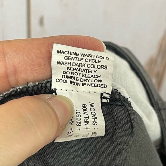 NWT North River Outfitters, Cargo Bermuda Shorts. Size 16. Dark Grey - Picture 3 of 9